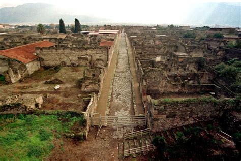 did anyone escape pompeii|Archaeologists find records of Pompeii survivors that reveal how .
